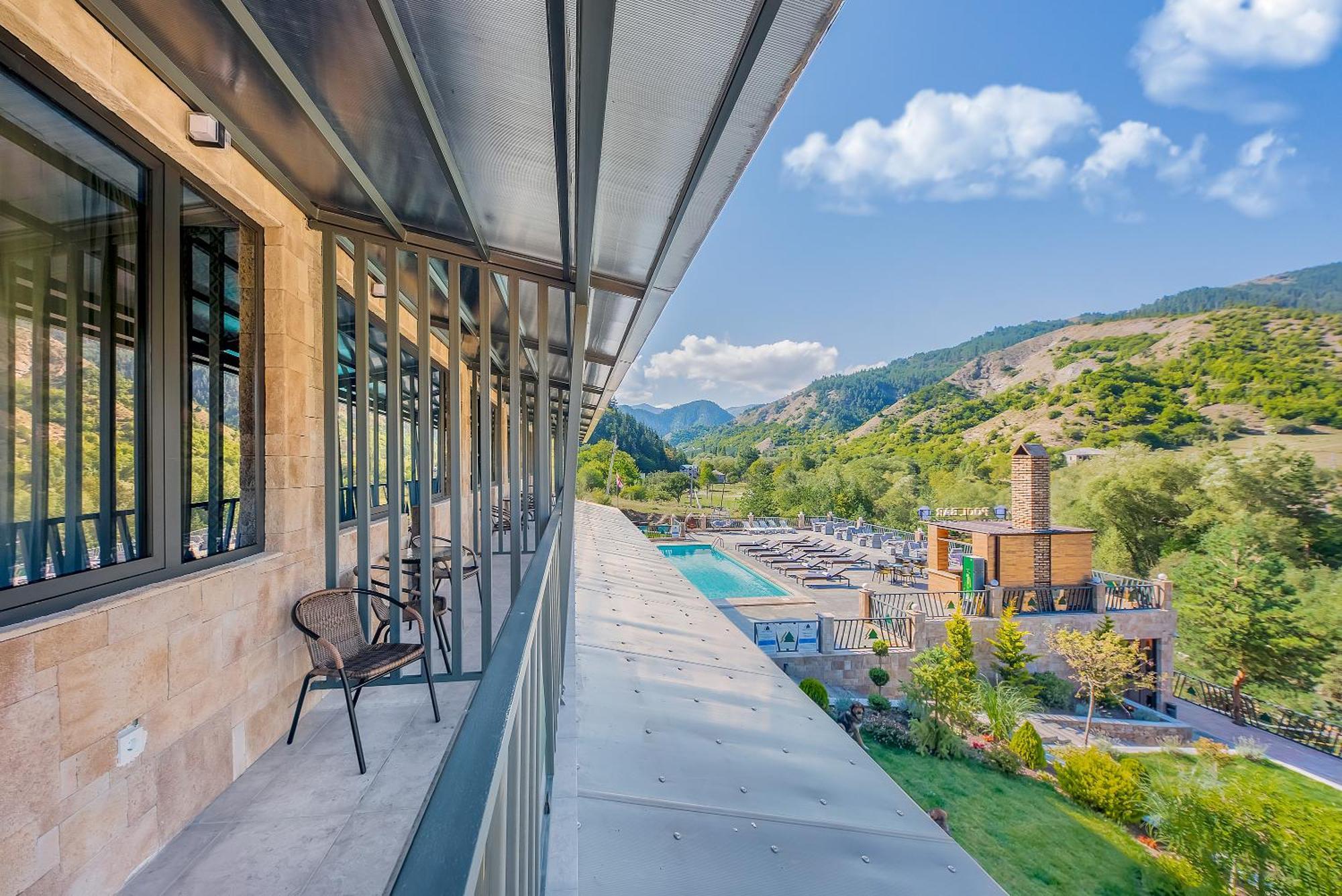 Solo Grand Boshuri Hotel Wellness Resort Qvemo Boshuri Dış mekan fotoğraf